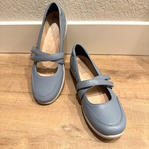 New! VIONIC Blue Flats w/ Easy Velcro Straps Size 8